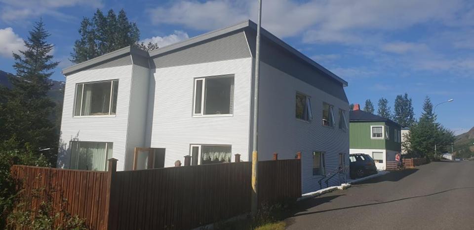 アパートメント トゥンガタ Seyðisfjörður エクステリア 写真