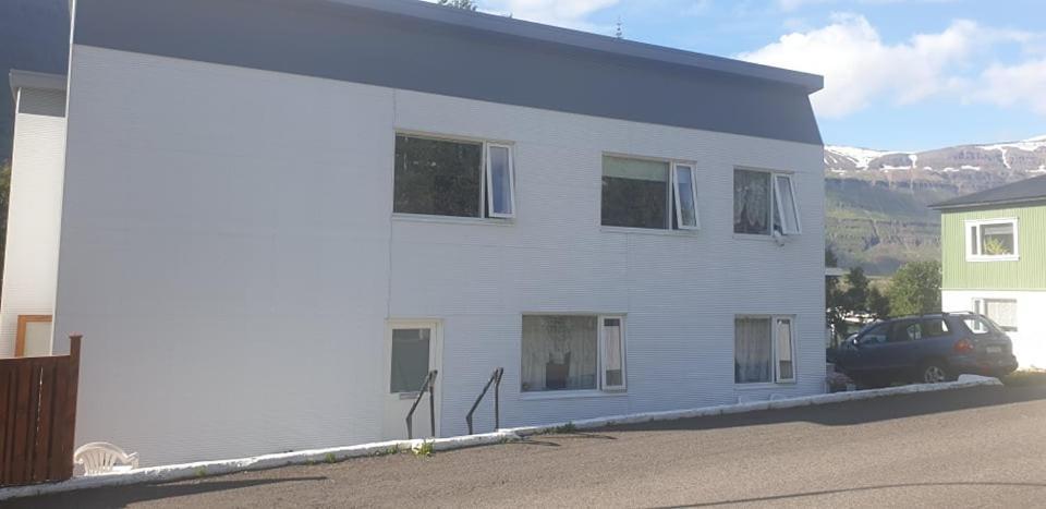 アパートメント トゥンガタ Seyðisfjörður エクステリア 写真